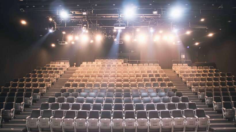 Seoul: The Painters Live Art K-pop Dance Show Ticket - Booking advice for a smoother night