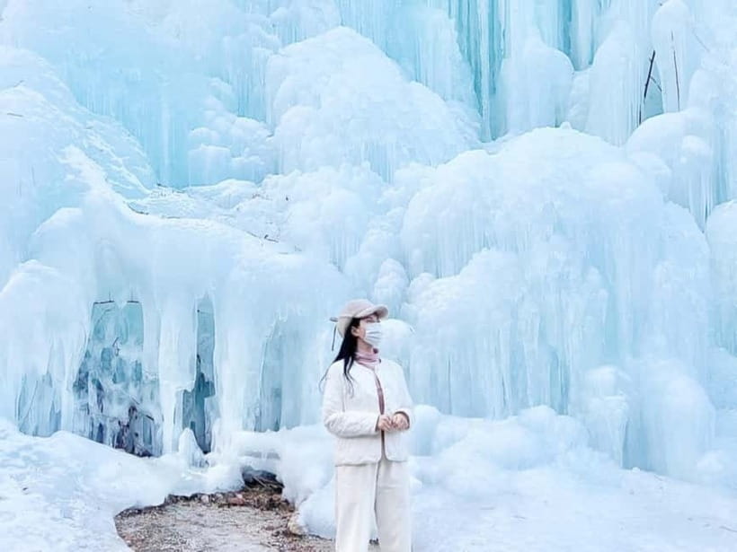 Seoul: Vivaldi Park Winter Ski with Eobi Ice Valley Day Tour - Clothing, safety gear, and extra costs