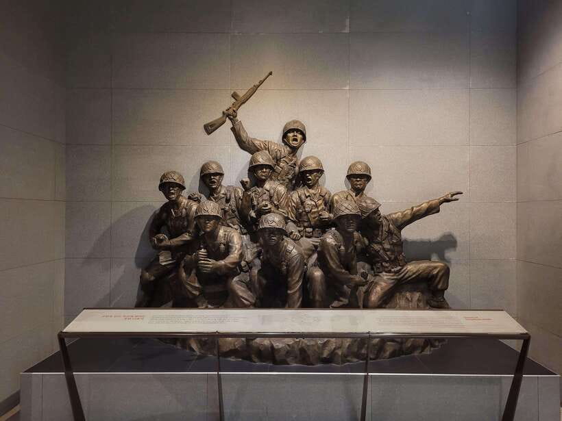 Seoul: War Memorial of Korea Private Guided Museum Tour - Walking through Korean War Rooms I to III