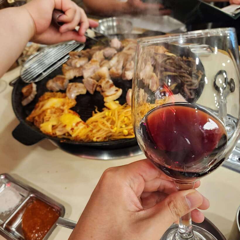Seoul: Wine & Korean BBQ, Perfect Pairing Dinner in Sinchon - The social side of a two-and-a-half-hour evening