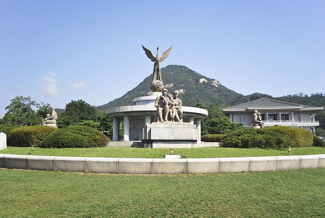 Small-Group Seoul Tour with Gyeongbokgung Palace (hotel pick-up) - The guard ceremony is the morning’s visual highlight