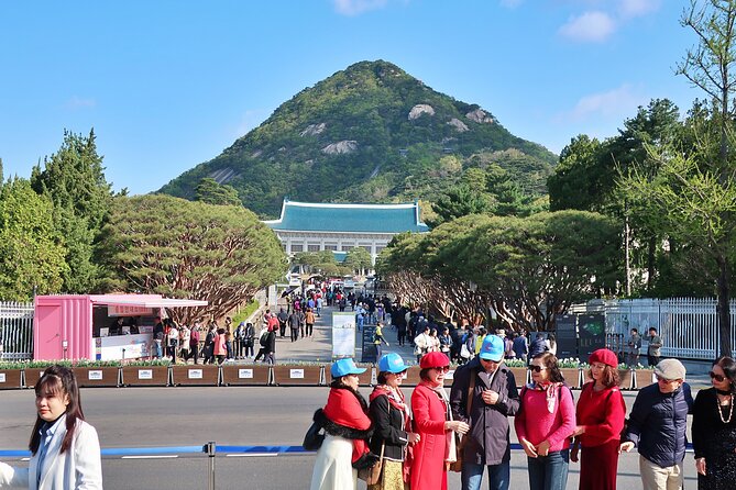 Small-Group Seoul Tour with Gyeongbokgung Palace (hotel pick-up) - Gyeongbokgung Palace explains royal life