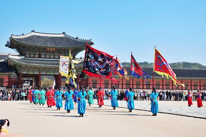 Small-Group Seoul Tour with Gyeongbokgung Palace (hotel pick-up) - Jogyesa Temple brings Seoul’s faith into the route
