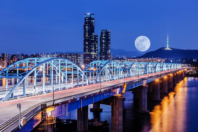 Special City Night Tour - Cheonggyecheon Stream: a quiet walk in the city center
