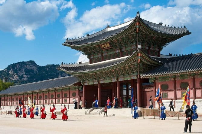 Street photoshoot and Seoul Hidden gem History Walking Tour - Ikseon-dong’s hanok lanes and café culture