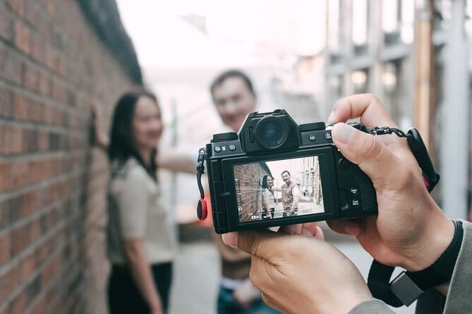 Street photoshoot and Seoul Hidden gem History Walking Tour - What the photo package adds to the price